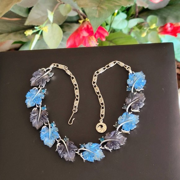 Vintage Lisner Shades of Blue Molded Glass Oak Leaves and Rhinestone Necklace - Picture 1 of 10